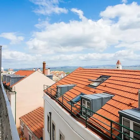 Bica Lux Secret Terrace 2-bedroom * Lissabon