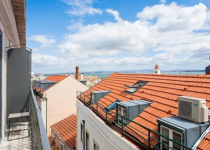 Bica Lux Secret Terrace 2-bedroom * Lisboa